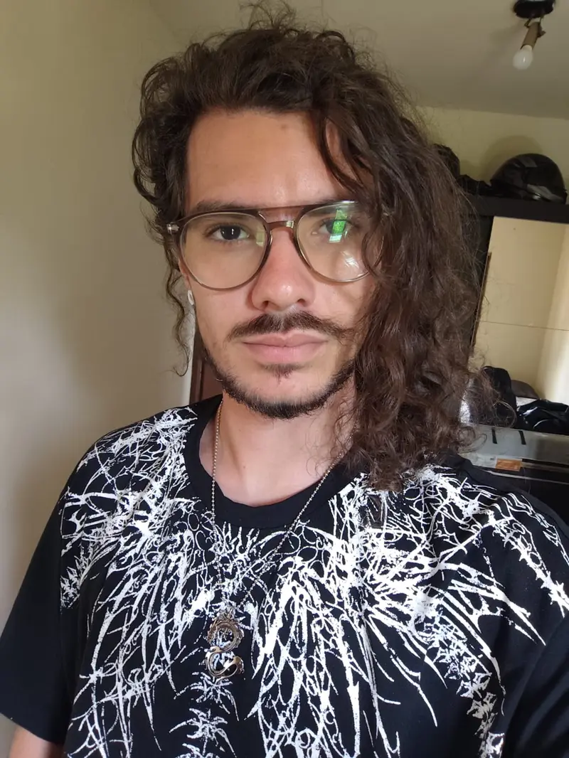 Retrato de Adriano Moraes